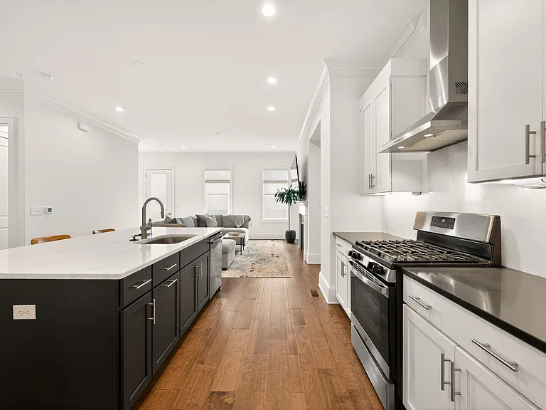 333 SE Eheart St — Photo 12