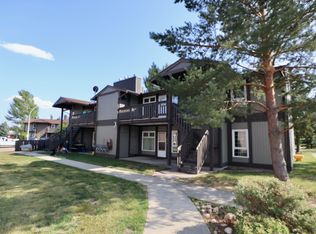 5722 172nd St NW, Edmonton, AB T6M 1B4