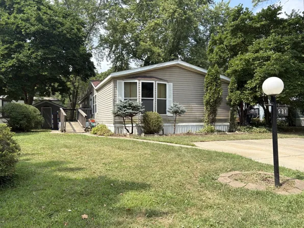 531 Maple Ln, Oakland, MI 48363