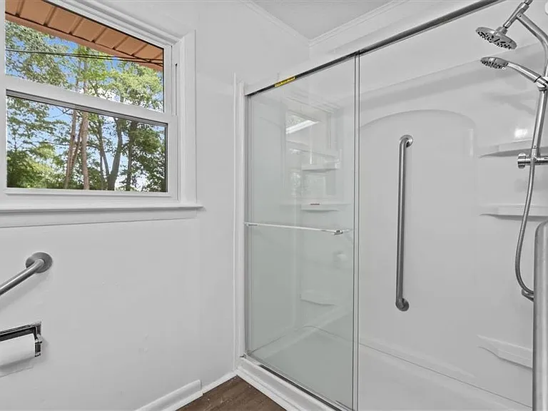 215 Thomas Heights Cir — Photo 12