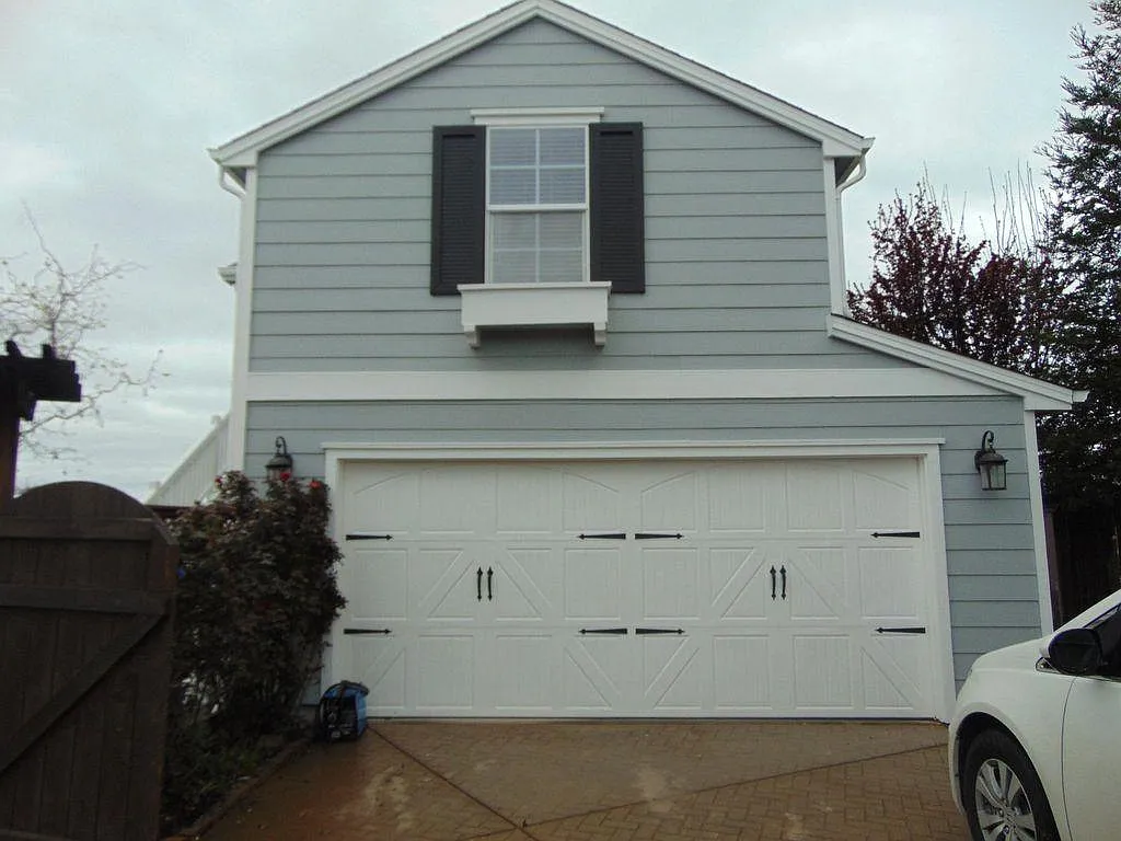 2738 Silverado Ln photo 1