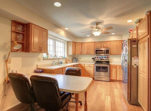 5th image of 303 Falcon Crest Dr