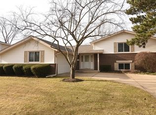 3138 N Stratford Rd, Arlington Heights, IL 60004