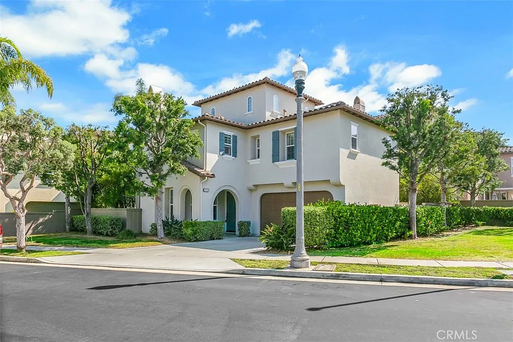 3 bed, 3.5 bath, 2649 sqft, $6,500 — Photo 2