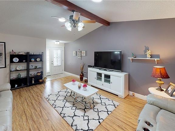 5th image of 2811 Autumn Green Dr