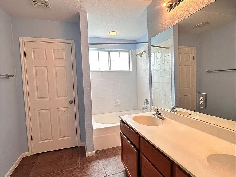 2050 Lisa Ln — Photo 26