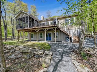 217 E Shore Dr, Hawley, PA 18428