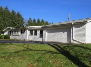 275 8th St, Plainwell, MI 49080