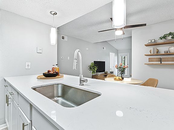 3rd image of 811 NE Green Oaks Blvd #2821-150