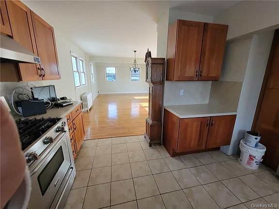 3rd image of 130 Locust Ave APT 1