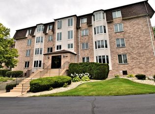 3620 186th St APT 101, Lansing, IL 60438