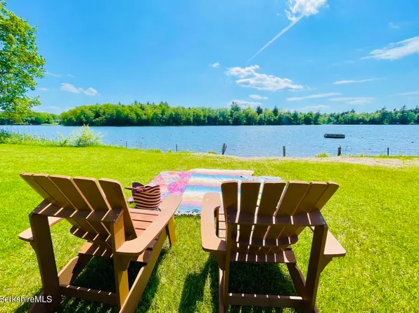 120 Henry Dr, Hinsdale, MA 01235