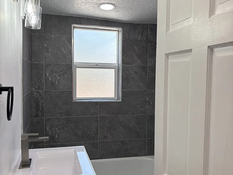 813 Marquette Ave NW #2 — Photo 3