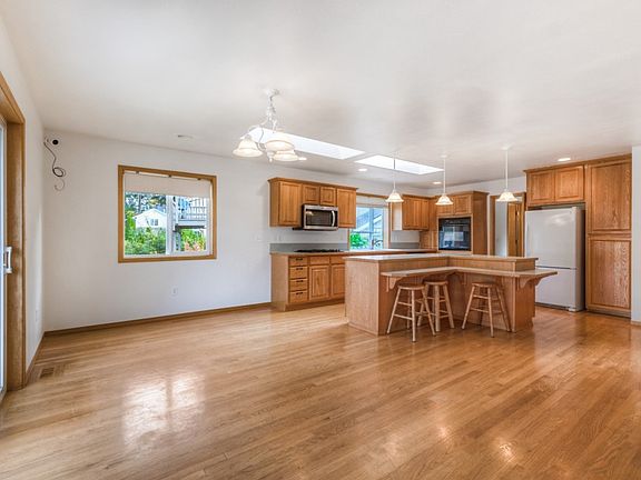 5th image of 19106 Bonney Lake Blvd E