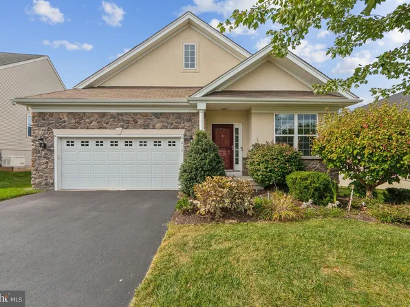 212 Gaston Ln, Coatesville, PA 19320