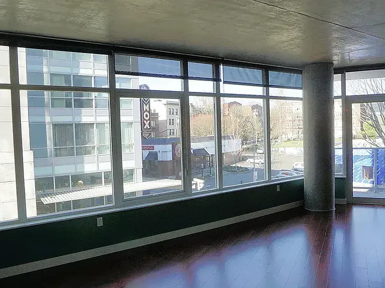 1926 W Burnside St #202 — Photo 3