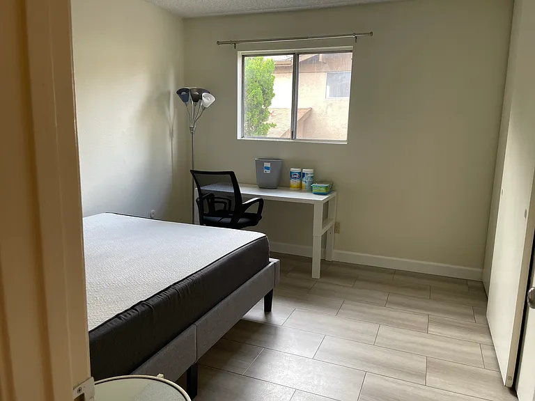 Upstairs Middle Bedroom