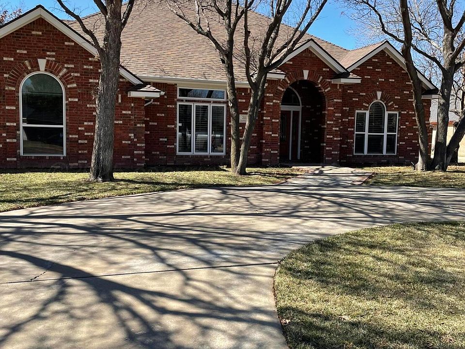 1st image of 211 Bradley Ln