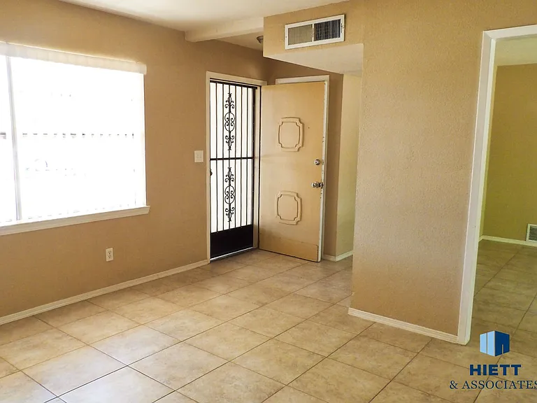 4624 Swan Dr — Photo 7