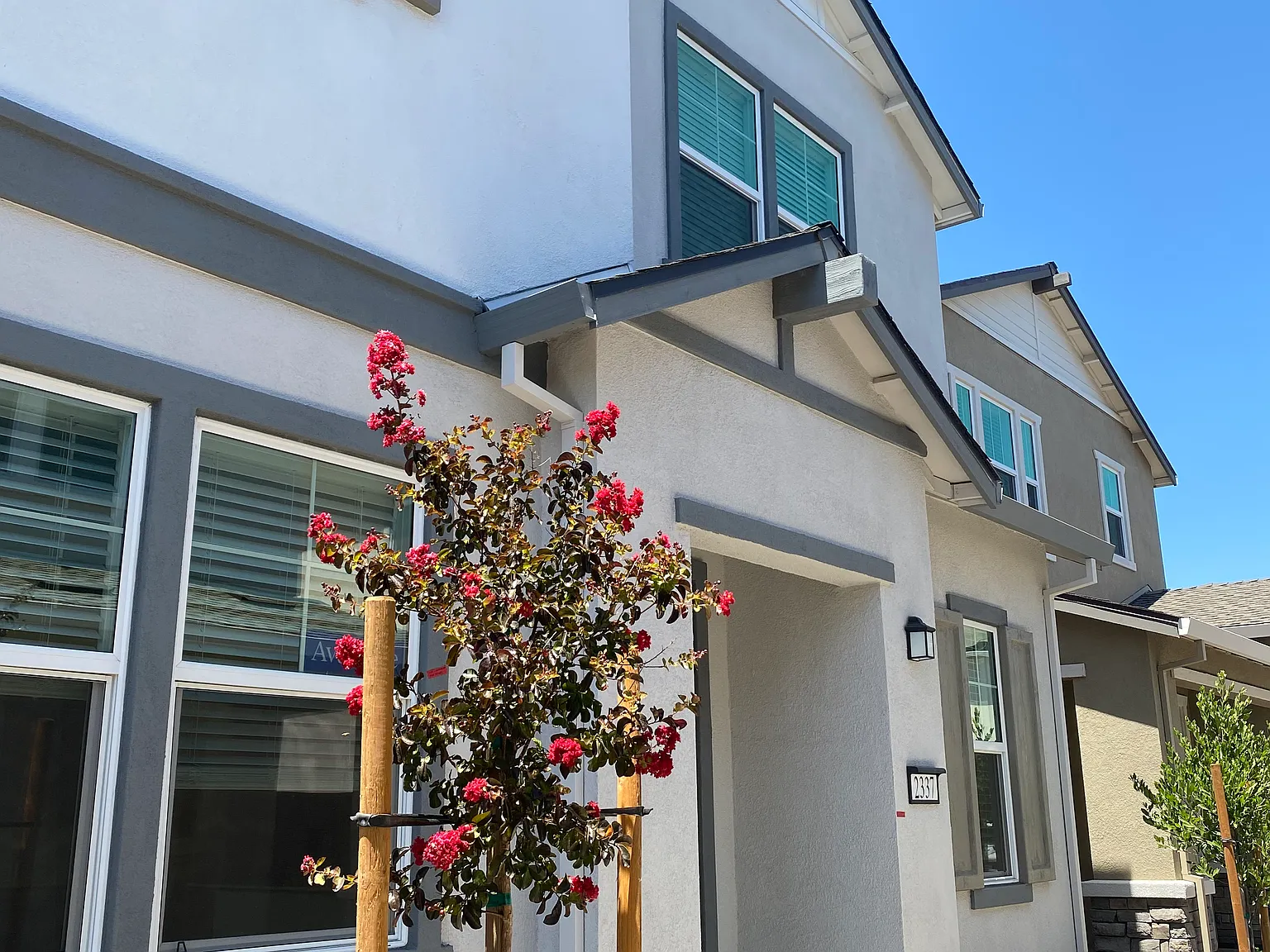 3 bed, 2.5 bath, 1943 sqft, $2,800 — Photo 2