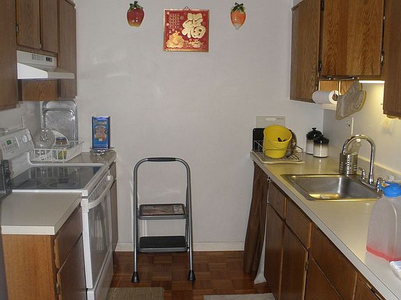 2nd image of 9 Montgomery Pl