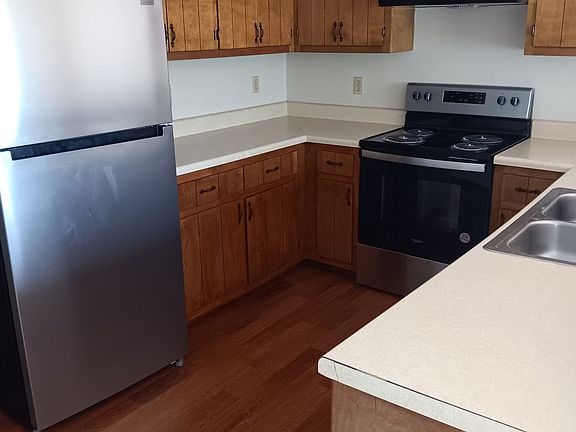 2nd image of 113 Goldenview Ln