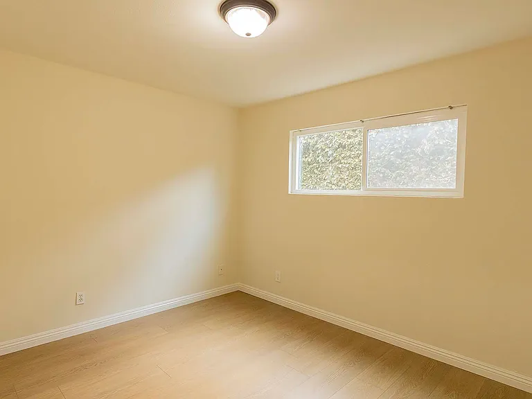 1932 Gates Ave #A — Photo 14
