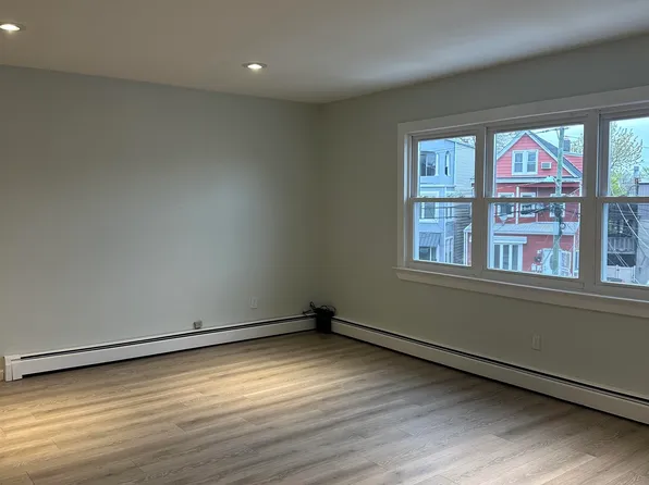 10 West Grand Street image 5 of 13