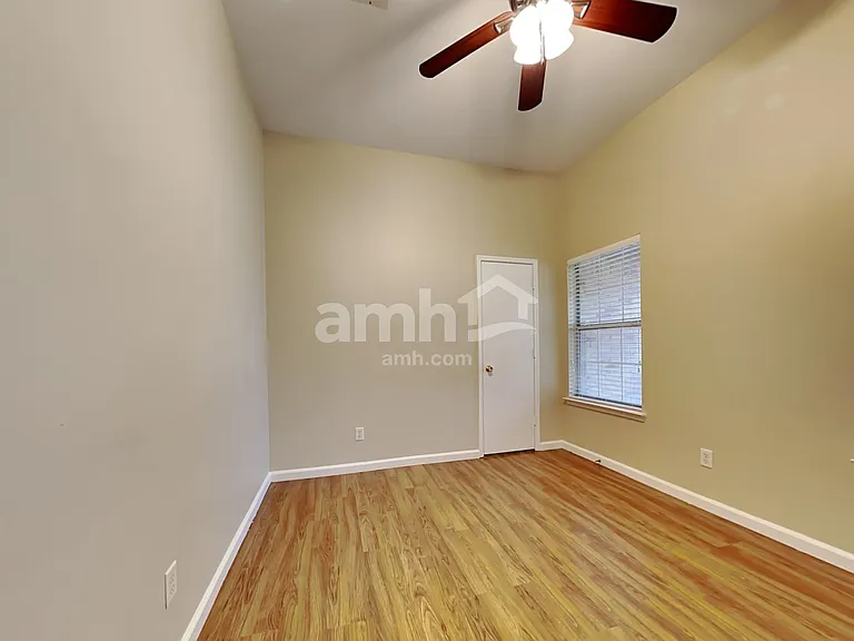 809 Dixon Ln — Photo 20