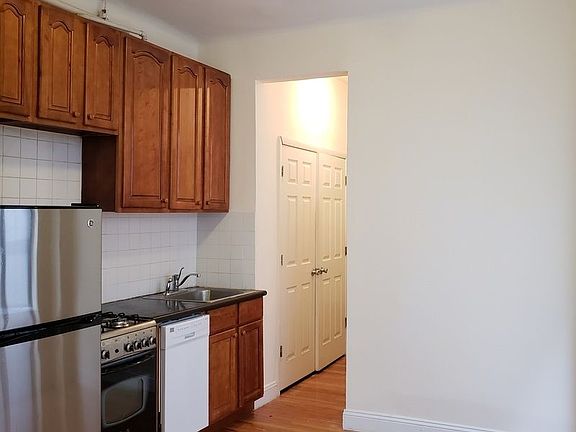 4th image of 300 W 49th St APT 712