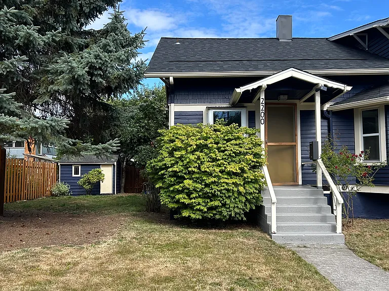 2200 Iron St — Photo 2