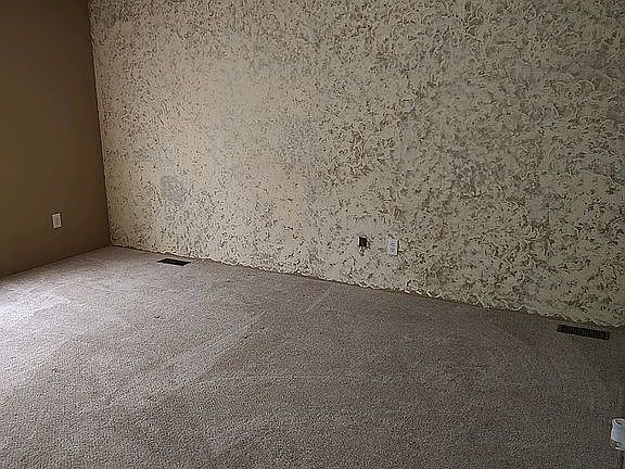 4th image of 101 Fairlane Dr
