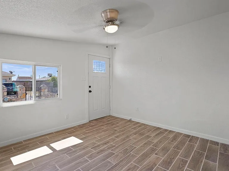 206 Sofia Pl — Photo 3