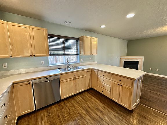 4th image of 5112 NE 54th Ct