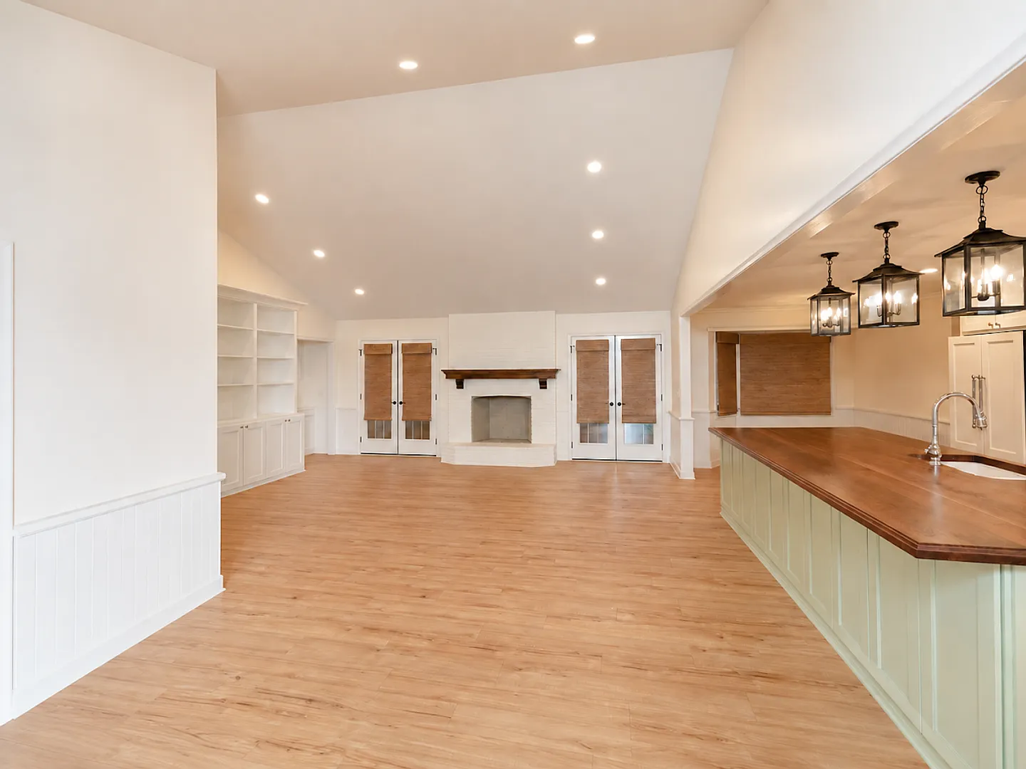 508 W Harry - All Utilities Included — Photo 2