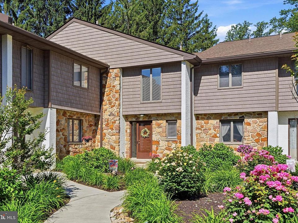1st image of 11 Eagleview Dr #11