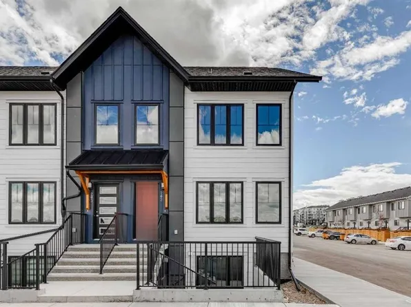 40 N Livingston Parade NE #202, Calgary, AB T4B 3P6