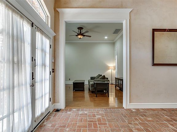 5th image of 2301 Bay Hill Pl
