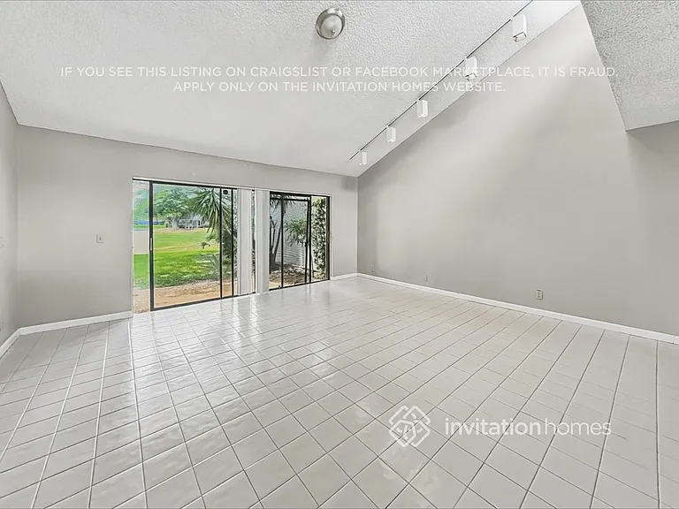 381 Wildwood Ln E — Photo 5
