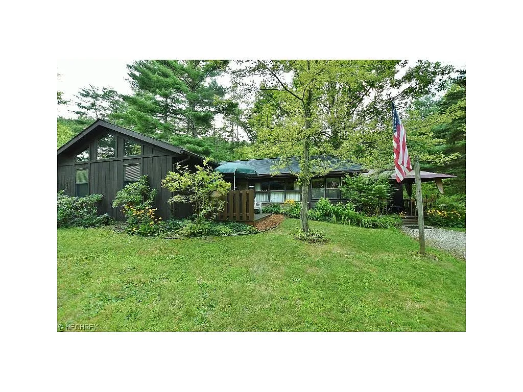 9137 N Shore Dr NE photo 1