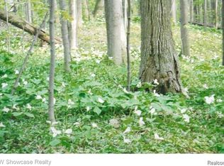 1970 Thorncrest Ct, Commerce Township, MI 48382