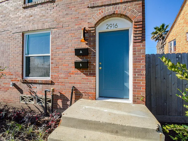 2916 Arbor St — Photo 2