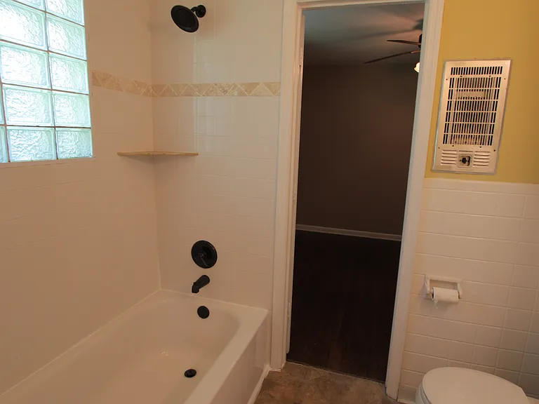 2425 Chapel Ave #B — Photo 4