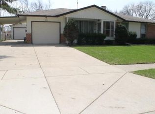 575 Laurel St, Elk Grove Village, IL 60007
