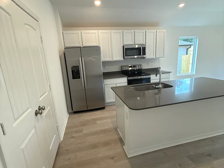 1056 Raven Walk Dr — Photo 2