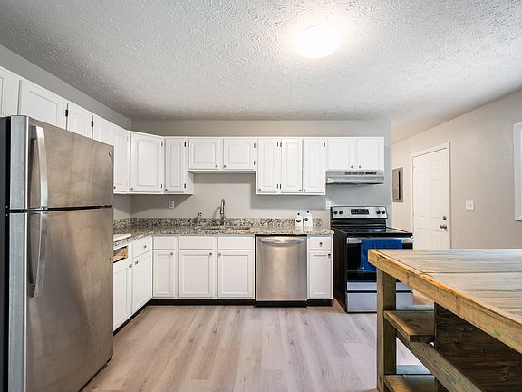 5th image of 3710 Erin Dr