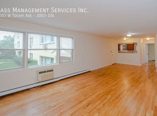 2003 W Touhy Ave APT 104, Chicago, IL 60645