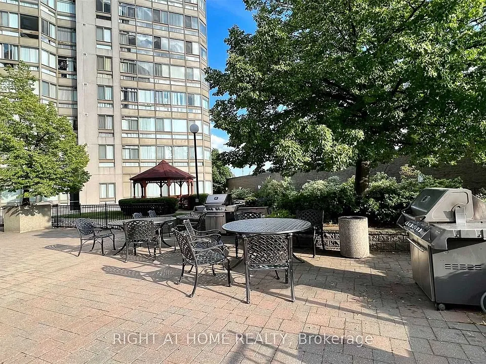 3233 Eglinton Ave E #1406