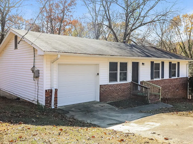 208 Sam Pate Dr — Photo 3