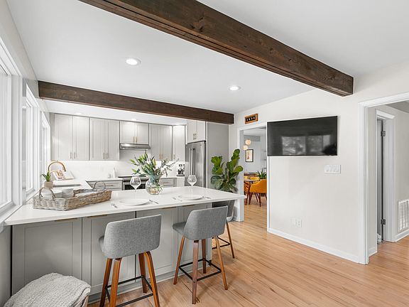 5th image of 211 Glenhill Ln